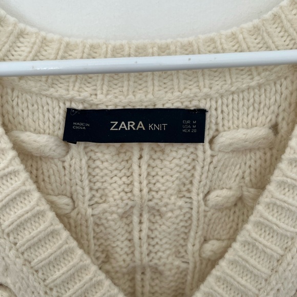 Zara Pearl Knit V Neck Sweater - Picture 4 of 4